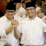 Pasangan Anies Baswedan-Sandiaga Uno jumpa pers di rumah kediaman, Jalan Kertanegara, Jakarta Selatan, Rabu (16/4). Prabowo mengucapkan selamat kepada Anies Baswedan dan Sandiaga Uno juga seluruh rakyat Jakarta dan partai yang telah mengusung Anies-Sandi di Pilkada DKI Jakarta. AKTUAL/Tino Oktaviano