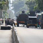 Sejumlah anggota polisi mengamankan aksi bela islam yang mengawal sidang tuntutan terdakwa kasus penodaan agama yang dilakukan Gubernur DKI Jakarta, Basuki Tjahaja Purnama atau Ahok. AKTUAL/Tino Oktaviano