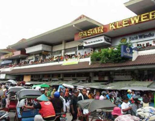 Baru Saja Diresmikan Presiden, Tembok Pasar Klewer Solo Sudah Ambrol