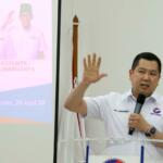 Ketua Umum Partai Perindo Hary Tanoesoedibjo (kanan) berdialog dengan Cagub DKI Jakarta Anies Baswedan (kiri) di DPP Partai Perindo, Jalan Diponegoro, Menteng, Jakarta Pusat, Kamis (20/4/2017). Partai Perindo menggelar syukuran keunggulan Anies-Sandi dari Ahok-Djarot, dalam hitung cepat semua lembaga survei terkait Pilkada DKI Jakarta putaran kedua. AKTUAL/Munzir