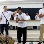 Ketua Umum Partai Perindo Hary Tanoesoedibjo (kanan) berdialog dengan Cagub DKI Jakarta Anies Baswedan (kiri) di DPP Partai Perindo, Jalan Diponegoro, Menteng, Jakarta Pusat, Kamis (20/4/2017). Partai Perindo menggelar syukuran keunggulan Anies-Sandi dari Ahok-Djarot, dalam hitung cepat semua lembaga survei terkait Pilkada DKI Jakarta putaran kedua. AKTUAL/Munzir