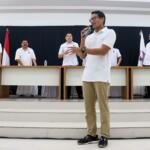 Ketua Umum Partai Perindo Hary Tanoesoedibjo (kanan) berdialog dengan Cagub DKI Jakarta Anies Baswedan (kiri) di DPP Partai Perindo, Jalan Diponegoro, Menteng, Jakarta Pusat, Kamis (20/4/2017). Partai Perindo menggelar syukuran keunggulan Anies-Sandi dari Ahok-Djarot, dalam hitung cepat semua lembaga survei terkait Pilkada DKI Jakarta putaran kedua. AKTUAL/Munzir