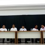 Ketua Umum Partai Perindo Hary Tanoesoedibjo (kanan) berdialog dengan Cagub DKI Jakarta Anies Baswedan (kiri) di DPP Partai Perindo, Jalan Diponegoro, Menteng, Jakarta Pusat, Kamis (20/4/2017). Partai Perindo menggelar syukuran keunggulan Anies-Sandi dari Ahok-Djarot, dalam hitung cepat semua lembaga survei terkait Pilkada DKI Jakarta putaran kedua. AKTUAL/Munzir