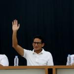 Ketua Umum Partai Perindo Hary Tanoesoedibjo (kanan) berdialog dengan Cagub DKI Jakarta Anies Baswedan (kiri) di DPP Partai Perindo, Jalan Diponegoro, Menteng, Jakarta Pusat, Kamis (20/4/2017). Partai Perindo menggelar syukuran keunggulan Anies-Sandi dari Ahok-Djarot, dalam hitung cepat semua lembaga survei terkait Pilkada DKI Jakarta putaran kedua. AKTUAL/Munzir