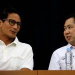 Ketua Umum Partai Perindo Hary Tanoesoedibjo (kanan) berdialog dengan Cagub DKI Jakarta Anies Baswedan (kiri) di DPP Partai Perindo, Jalan Diponegoro, Menteng, Jakarta Pusat, Kamis (20/4/2017). Partai Perindo menggelar syukuran keunggulan Anies-Sandi dari Ahok-Djarot, dalam hitung cepat semua lembaga survei terkait Pilkada DKI Jakarta putaran kedua. AKTUAL/Munzir