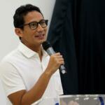 Ketua Umum Partai Perindo Hary Tanoesoedibjo (kanan) berdialog dengan Cagub DKI Jakarta Anies Baswedan (kiri) di DPP Partai Perindo, Jalan Diponegoro, Menteng, Jakarta Pusat, Kamis (20/4/2017). Partai Perindo menggelar syukuran keunggulan Anies-Sandi dari Ahok-Djarot, dalam hitung cepat semua lembaga survei terkait Pilkada DKI Jakarta putaran kedua. AKTUAL/Munzir