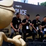 Sejumlah Polisi berpose dengan replika rol film, Jakarta, Minggu (16/4/2017). Memperingati ulang tahun Korps Polri ke-72, festival film pendek dan film animasi bertajuk Police Movie Festival digelar untuk yang keempat kalinya. AKTUAL/Munzir