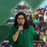 Direktur & Chief Marketing Officer Manulife Indonesia Novita Rumngangun berbagi pengetahuan mengenai dasar-dasar perencanaan keuangan dengan para ibu dan anak-anak binaan Taman Bacaan Perumahan Pekayon, Bekasi, Jumat (21/4/2017). Manulife Indonesia melalui Yayasan Manulife Peduli hari menggelar kegiatan perdana CSR Zoning yang berfokus pada keterlibatan karyawan dan agen dalam edukasi literasi keuangan di lingkungan tempat mereka tinggal. CSR Zoning memberikan kesempatan kepada karyawan dan agen untuk menominasikan sekolah atau komunitas yang dekat dengan tempat tinggal mereka untuk mendapatkan pendidikan literasi keuangan dari Manulife. AKTUAL/Eko S Hilman