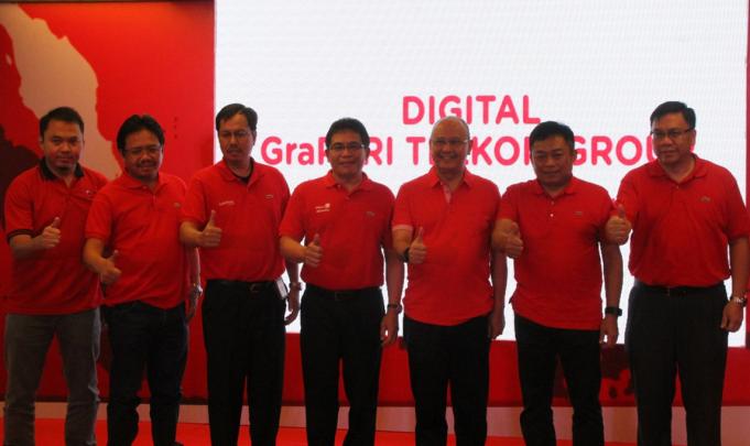 Direktur Utama Telkom Alex J. Sinaga pada saat memberikan sambutan pada acara persemian GraPARI TelkomGroup Digital di Medan, Jumat (26/5)