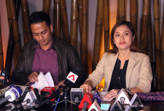 Kuasa Hukum Alexis Grup Lina Novita (kanan) dan Muhammad Fajri memberikan keterangan pers di Hotel Alexis, Jakarta, 31 Oktober 2017. AKTUAL/WARNOTO