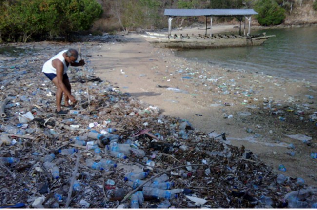 sampah di pulau komodo