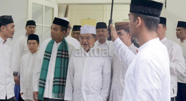 Ustad Somad Isi  Ceramah Usai Salat Subuh di Masjid Sunda  