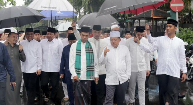 Ustad Somad Isi  Ceramah Usai Salat Subuh di Masjid Sunda  