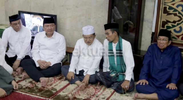 Ustad Somad Isi  Ceramah Usai Salat Subuh di Masjid Sunda  