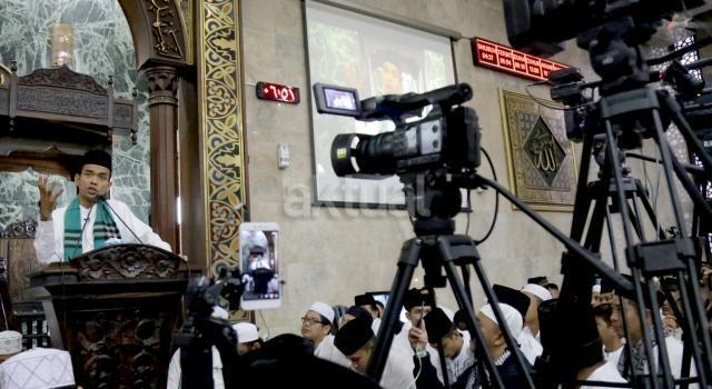 Ustad Somad Isi  Ceramah Usai Salat Subuh di Masjid Sunda  