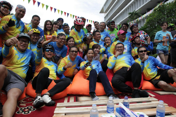 Menteri BUMN Rini M. Soemarno ikuti Fun Bike BUMN 2018 dalam rangkaian kegiatan HUT Bersama BUMN dan Kementerian BUMN Tahun 2018 di Jakarta, 25/03. (Foto: Dok BUMN)