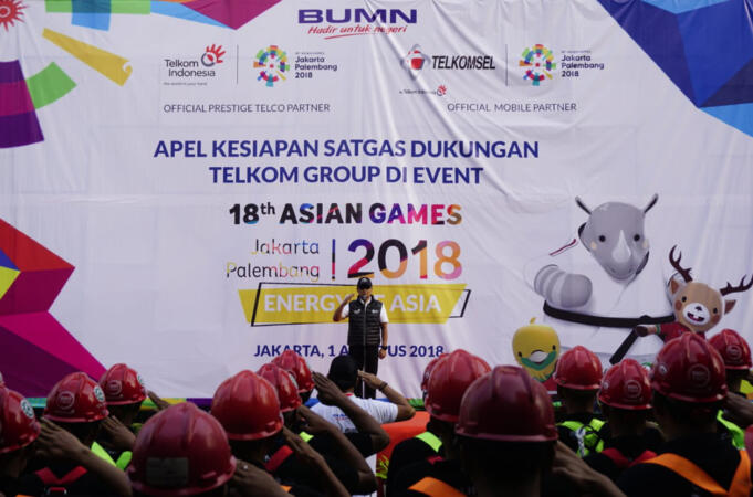 Direktur Enterprise & Business Service Telkom Dian Rachmawan saat memimpin Apel Kesiapan Satgas Dukungan TelkomGroup di Event Asian Games 2018. Sebagai Official Prestige Telco Partner, TelkomGroup menyediakan layanan ICT di seluruh venue Asian Games. Untuk mendukung kualitas layanan ICT tetap prima, Telkom mengerahkan sebanyak 2.700 personel yang siaga 24/7 selama event Asian Games berlangsung mulai 18 Agustus - 2 September 2018.