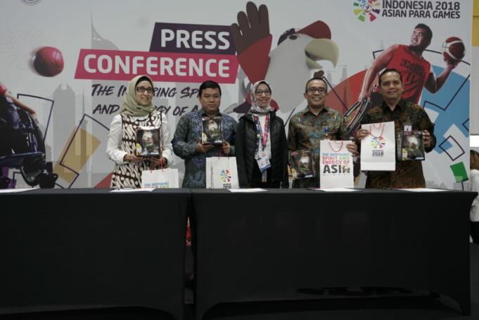 PT Perusahaan Gas Negara Tbk (PGN) yang diwakili oleh Direktur Keuangan, Said Reza Pahlevi (urutan kedua dari kanan) melakukan penandatangan official sponsor untuk perhelatan Asian Para Games 2018 pada (2/10/2018) di GBK Arena, Jakarta.