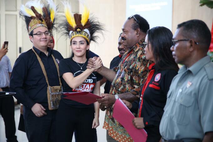 Rieke dan tim Alpha mengajak seluruh komponen bangsa agar mempertahankan Pancasila sebagai ideologi Negara Kesatuan Republik Indonesia. Pada kesempatan ini juga digelar Konser Dana Kemanusiaan untuk korban bencana alam di Sulawesi Tengah yang diberi tajuk “Dari Papua untuk Palu-Donggala“.