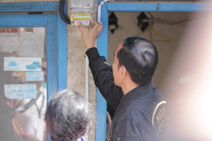 Jokowi Pasang Listrik Baru bagi Masyarakat tidak mampu di Jabar (Foto: Dok PLN)