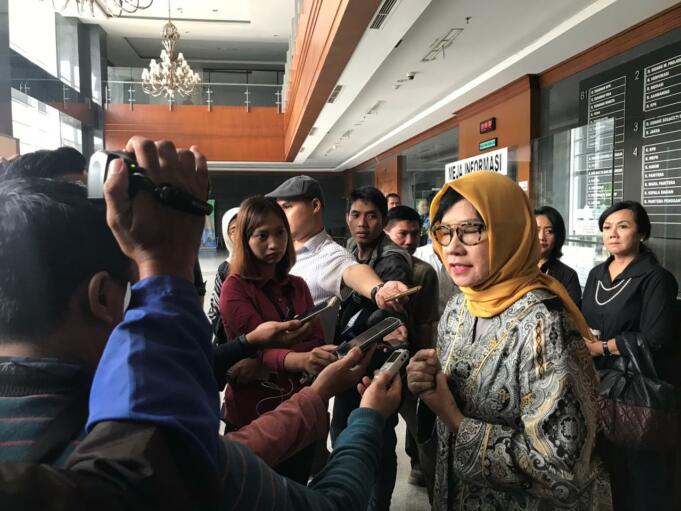 Karen Agustiawan memberikan keterangan kepada wartawan usai sidang di PN Tipikor