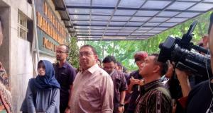 Wakil Ketua DPR Fadli Zon usai menjenguk dua tersangka kasus dugaan makar, Eggi Sudjana dan Lieus Sungkharisma di Rumah Tahanan Polda Metro Jaya, Rabu (29/5).