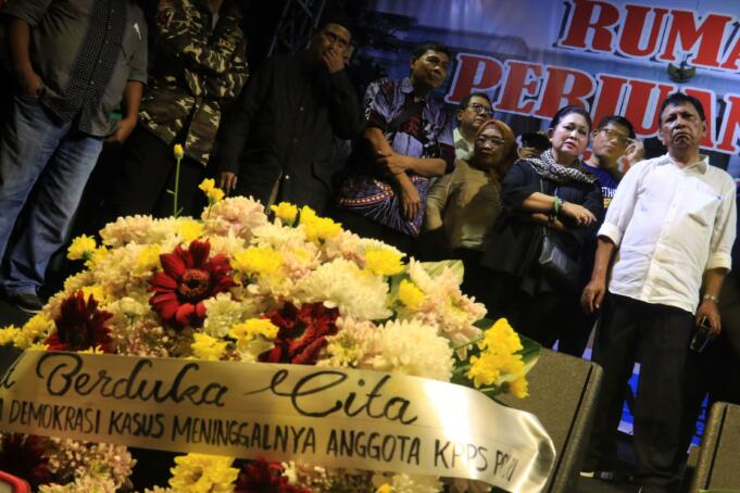 Ratusan Petugas KPPS Meninggal, Titiek Soeharto Ajak Dialog Hariman Siregar Bentuk Tim Pencari Fakta. AKTUAL/WARNOTO