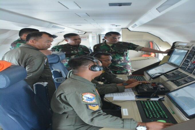 Pangdam XVII Cenderawasih Mayjen TNI Joshua Sembiring, Sabtu (6/7) memimpin pencarian terhadap helikopter MI 17 yang hilang kontak dalam penerbangan Oksibil-Jayapura yang sudah memasuki hari kesembilan.