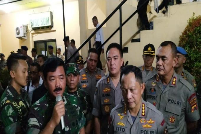Panglima TNI Marsekal TNI Hadi Tjahjanto didampingi Kapolri Jenderal Polisi M Tito Karnavian menegaskan bahwa TNI tidak memberikan ruang atau tempat kepada perilaku rasis.