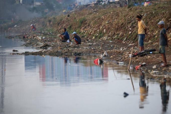 permukaan air di Jakarta (sumber: kompas.com) permukaan air di Jakarta (sumber: kompas.com)