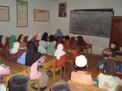 DPR Desak Kemenag Bayarkan TPG Guru Madrasah Sebelum Lebaran