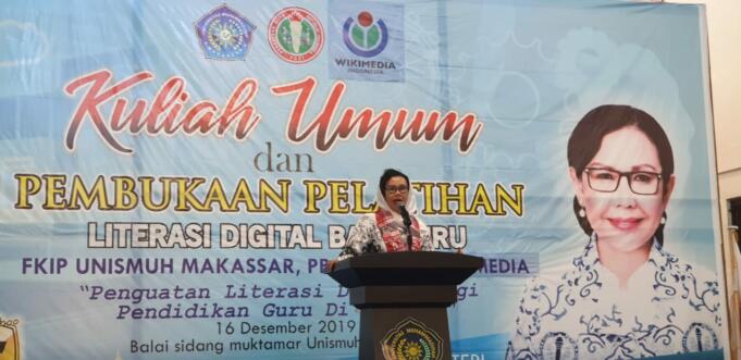 Ketua umum PB PGRI Prof. Unifah Rosyidi saat membawakan kuliah umum di Makassar,