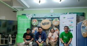 Direktur Eksekutif WALHI Nasional Nur Hidayati (kedua kanan) dalam konferensi pers di kantor WALHI di Jakarta Selatan pada Kamis (19/12/2019). ANTARA/Prisca Triferna/pri.