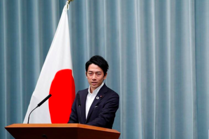 Menteri Lingkungan Jepang Shinjiro Koizumi di konferensi pers di kediaman Perdana Menteri Shinzo Abe, Tokyo, Jepang, 11 September 2019. (REUTERS/Issei Kato)