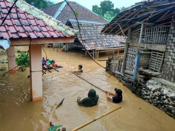 Banjir di Cipanas, Lebak (Foto: Istimewa)