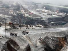 Indonesia Siap Tanggung Biaya Eksplorasi Freeport Usai Tambah 12% Saham Pasca-2041 Area tambang terbuka PT Freeport di Timika, Papua. ANTARA FOTO/Muhammad Adimaja.