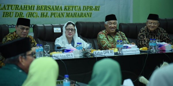 Ketua DPR RI Puan Maharani saat menghadiri Rapat Pleno Dewan Pertimbangan Majelis Ulama Indonesia (MUI) di Gedung MUI, Jakarta Pusat, Rabu (19/2). (ANTARA/Istimewa)