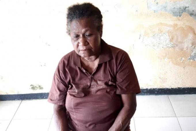 Ibu Helena Demetouw, korban yang dianiaya anaknya (ANTARA/HO/Humas Polres Jayapura)