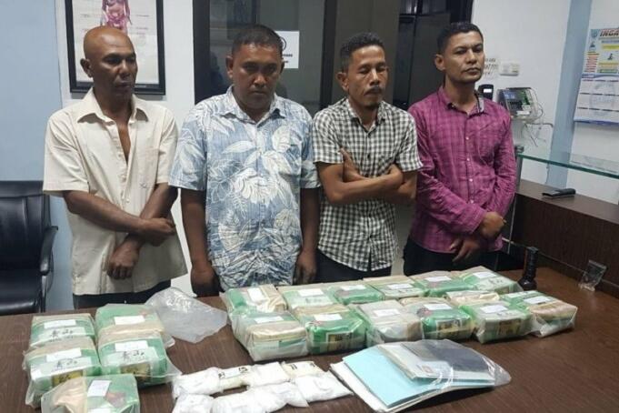 Badan Narkotika Nasional (BNN) bekerjasama dengan Bea dan Cukai Aceh dan Sumatera Utara menangkap penyeludup 33 kg sabu. (ANTARA/HO)