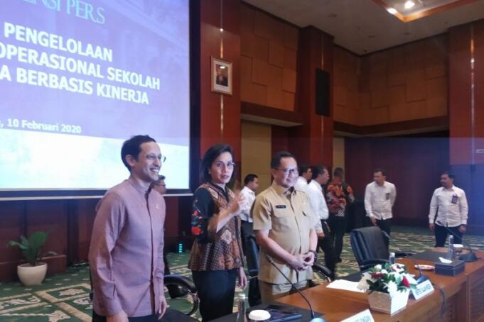 Menteri Pendidikan dan Kebudayaan (Mendikbud) Nadiem Anwar Makarim (kiri), Menteri Keuangan Sri Mulyani (tengah) dan Menteri Dalam Negeri Tito Karnavian (kanan), Senin (10/2/2020). (ANTARA/Indriani)