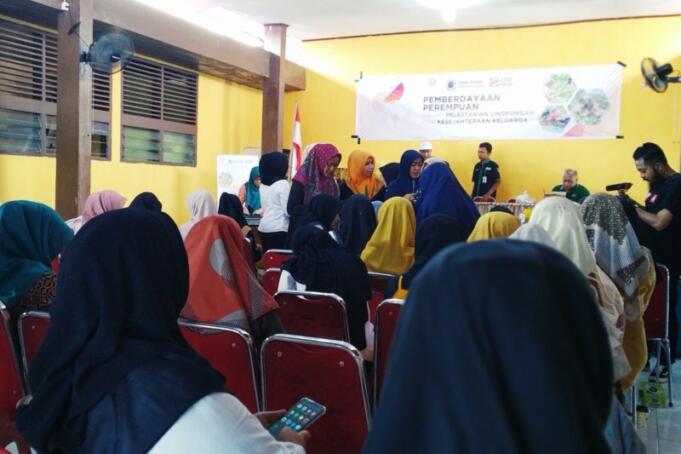 50 perempuan dari enam kecamatan di Kabupaten Pelalawan mengikuti program pemberdayaan perempuan dalam pelestarian lingkungan dan kesejahteraan keluarga. (ANTARA/Anggi Romadhoni)