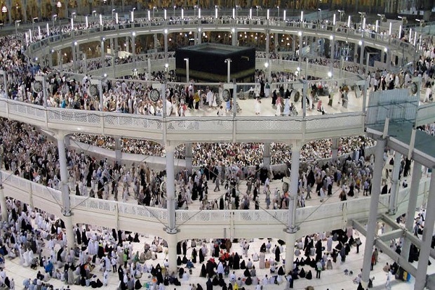 Para jamaah umrah mendatangi Kakbah di Makkah, Arab Saudi. Foto/REUTERS