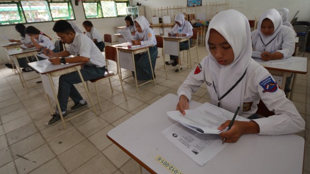 Ilustrasi siswa mengerjakan USBN. Foto: ANTARA/Basri Marzuki