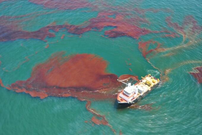 Limbah minyak diketahui sudah mencemari kawasan wisata Kepulauan Riau (Foto: ilustrasi limbah minyak)