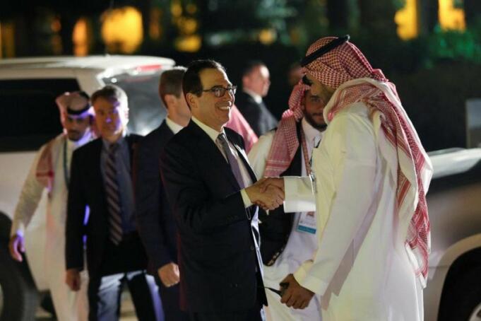 Menteri Keuangan AS Steven Mnuchin tiba untuk makan malam selamat datang di Istana Muraba, Arab Saudi, selama pertemuan para menteri keuangan dan gubernur bank sentral G20 di Riyadh, Arab Saudi pada 22 Februari 2020. ANTARA/REUTERS/Ahmed Yosri