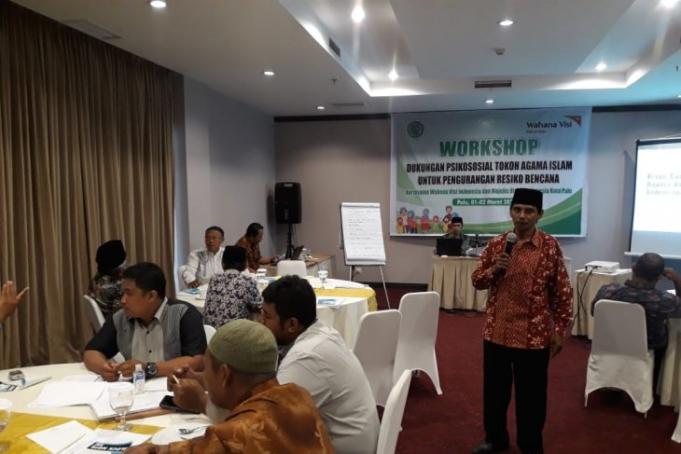Drs Ulumuddin M.SI menyampaikan materi pada workshop dukungan psikososial tokoh agama Islam untuk pengurangan resiko bencana, di Palu, Sabtu. Foto : ANTARA