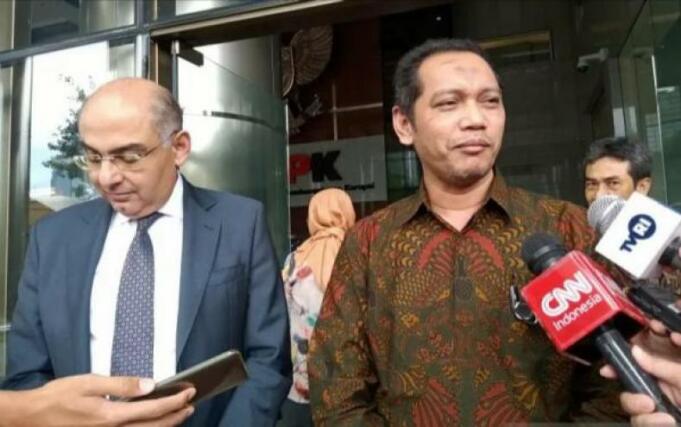 Wakil Ketua Komisi Pemberantasan Korupsi Nurul Ghufron (kanan) dan Duta Besar Mesir untuk Indonesia Ashraf Sulthan (kiri) saat ditemui di Gedung Merah Putih KPK, Jakarta, Kamis (5/3/2020) (ANTARA/Fathur Rochman)