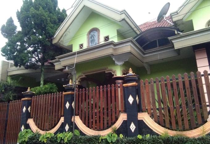 Keluarga Bapak Soepri Hadiono dan Ibu Minarsih di Jl Danau Poso Raya Sawojajar, Kedung kandang, Kota Malang, Jawa Timur