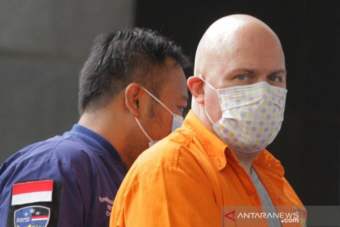 antarafoto-rils-kasus-buronan-fbi-krimsus-polda-metro-jaya-160620-rn-8