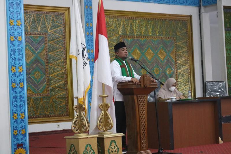 Bupati Pelalawan H. Zukri